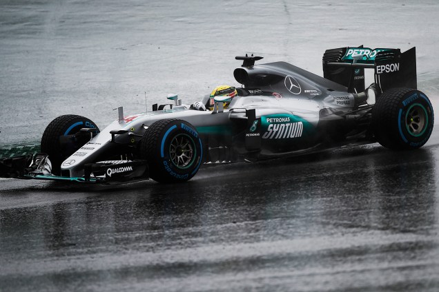 O piloto Lewis Hamilton, da equipe Mercedes, durante o Grande Prêmio do Brasil de Fórmula 1, realizado no Autódromo de Interlagos, zona sul de São Paulo (SP) - 13/11/2016