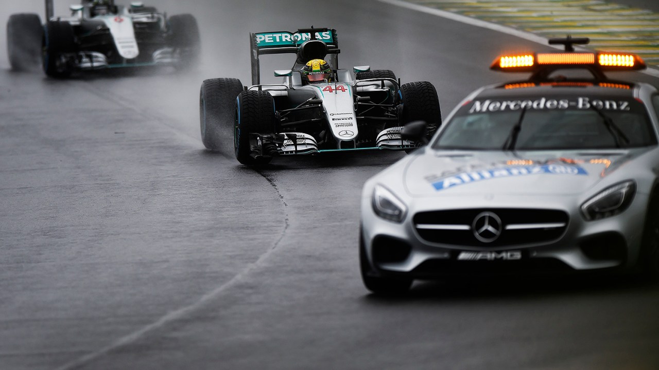 O piloto Lewis Hamilton, da equipe Mercedes, durante o Grande Prêmio do Brasil de Fórmula 1, realizado no Autódromo de Interlagos, zona sul de São Paulo (SP) - 13/11/2016O piloto Lewis Hamilton, da equipe Mercedes, durante o Grande Prêmio do Brasil de Fórmula 1, realizado no Autódromo de Interlagos, zona sul de São Paulo (SP) - 13/11/2016