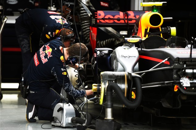 Movimentação no box da equipe Red Bull, antes da largada para o Grande Prêmio do Brasil de Fórmula 1, realizado no Autódromo de Interlagos, zona sul de São Paulo (SP) - 13/11/2016