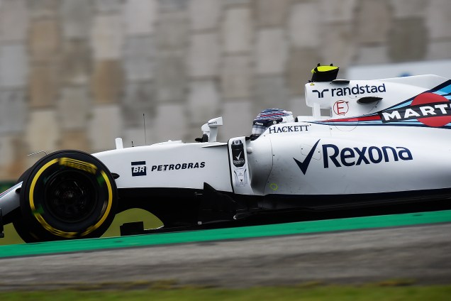 O piloto Valtteri Bottas, da equipe Williams, durante o treino classificatório para o Grande Prêmio do Brasil de Fórmula 1, realizado no Autódromo de Interlagos, zona sul de São Paulo (SP) - 12/11/2016