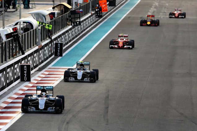 Lewis Hamilton, Nico Rosberg e o finlandês, Kimi Raikkonen, competem pelo Grand Prix de Formula 1 em Abu Dhabi, Emirados Árabes - 27/11/2016