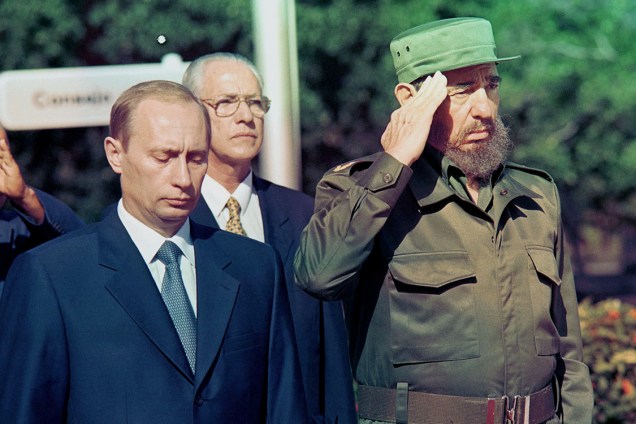 Fidel Castro e Vladimir  Putin se encontram durante uma visita do russo, no Palácio da Revolução, no ano de 2000