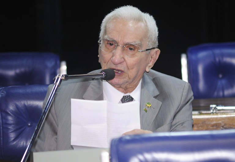 Garibaldi pedirá licença