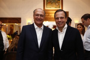 Parabéns a você: Alckmin prestigia aniversário