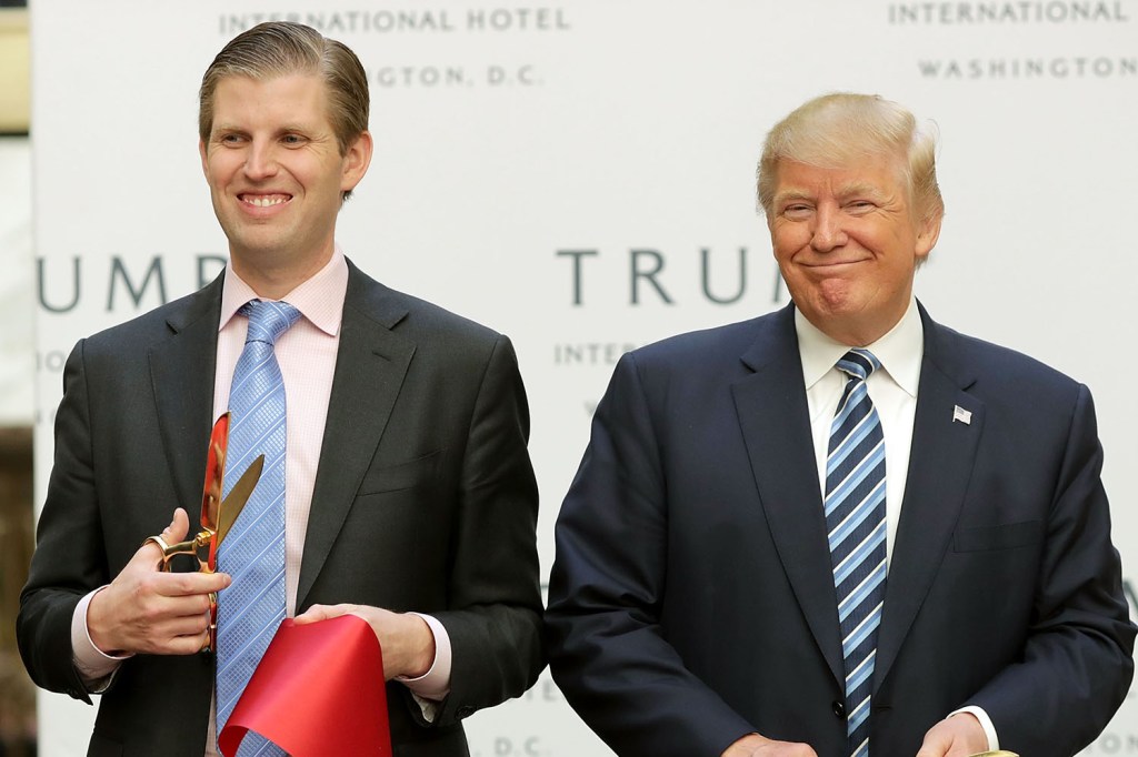 Eric Trump e seu pai, Donald Trump, inauguram a rede internacional de hotéis que leva o sobrenome da família
