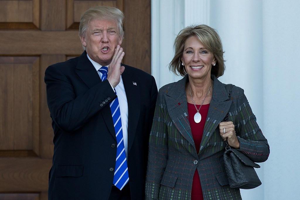 Betsy DeVos é nomeada secretária da educação no governo de Trump