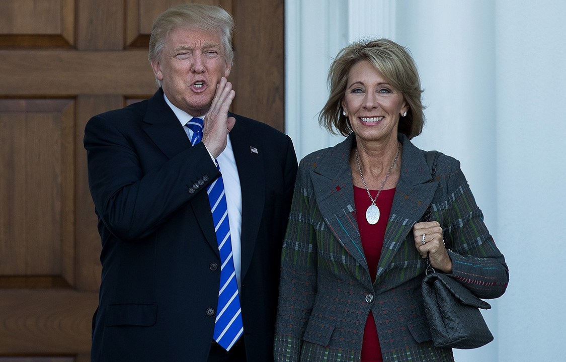 Betsy DeVos é nomeada secretária da educação no governo de Trump