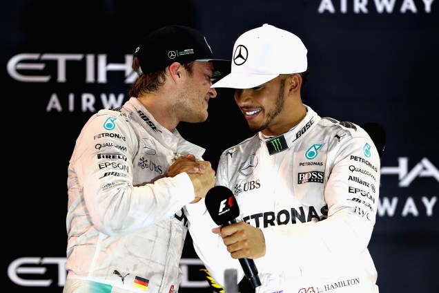 Alemão Nico Rosberg e inglês Lewis Hamilton comemoram título da Formula 1 em Abu Dhabi - 27/11/2016