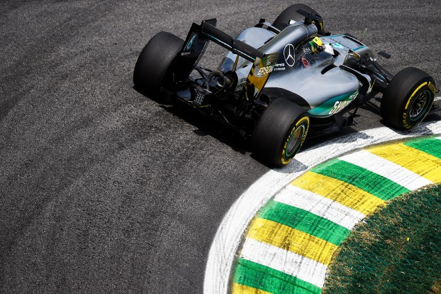 O piloto britânico Lewis Hamilton, da Mercedes, durante treino livre para o Grande Prêmio Brasil de Fórmula 1, no Autódromo de Interlagos, na zona sul de São Paulo - 11/11/2016
