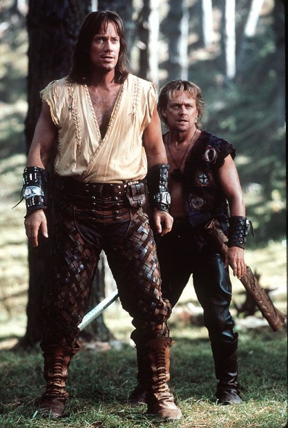 (E-D) Kevin Sorbo e Michael Hurst em 'Hércules' (Fotos: Universal/Arquivo)