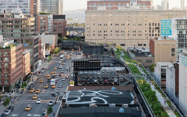 O parque High Line, de Nova York, construído em uma linha férrea suspensa desativada