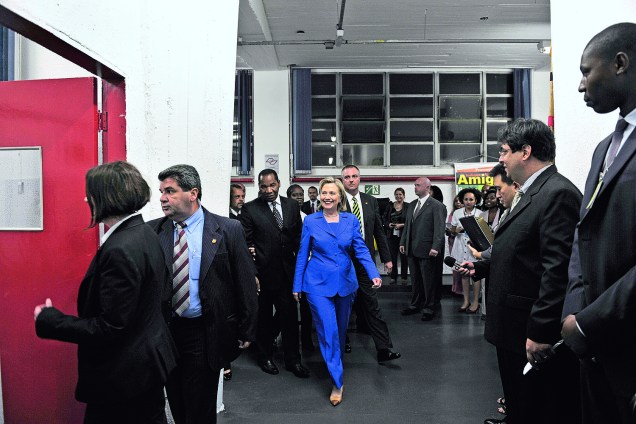 A secretária de Estado dos EUA, Hillary Clinton, chega à universidade afro-brasileira Zumbi dos Palmares, em São Paulo - 03/03/2010