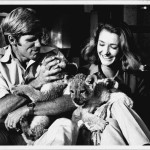 Collins e Diana Muldaur em 'As Hist&oacute;rias de Elza'