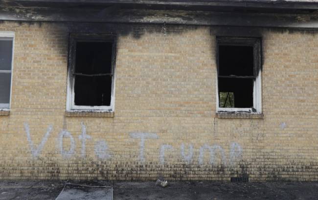 igreja-pichada A igreja atacada por racistas em Greenville, no Mississippi