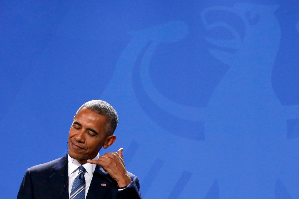 Barack Obama gesticula durante coletiva de imprensa em Berlim, na Alemanha