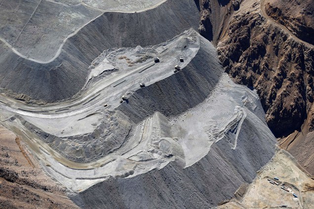Imagem aérea mostra mina de cobre "Los Bronces", próximo a Santiago, Chile - 15/11/2016