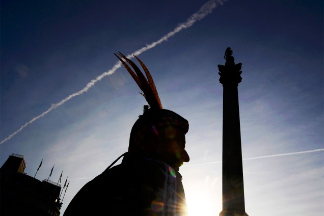 Torcedor de futebol escocês participa das comemorações do Dia do Armistício - data que marca o fim simbólico da Primeira Guerra Mundial em 1918 - na Trafalgar Square, em Londres - 11/11/2016