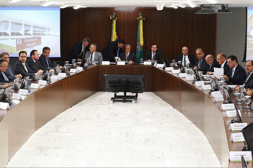 Temer se reúne com governadores em Brasília
