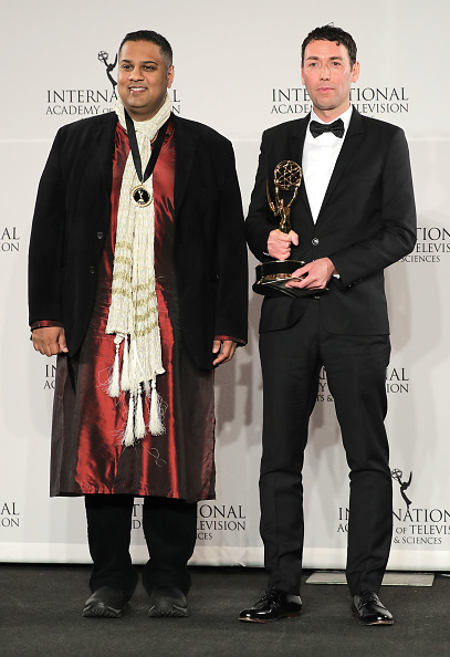 (E-D) Krishnendu Majumdar e Richard Yee receberam o prêmio por 'Hoff the Record'. 
