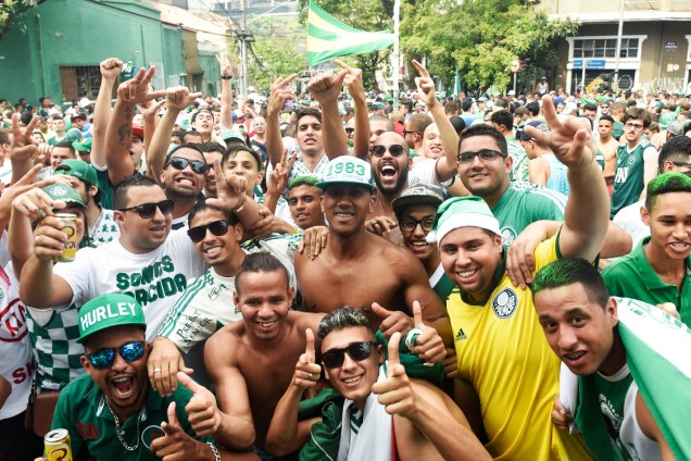 Torcedores do Palmeiras lotam as ruas em volta do <span>Allianz Parque</span> para comemorar o título de campeão brasileiro, em São Paulo