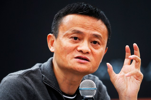<p class="MsoNormal">Jack Ma, fundador do Alibaba - “Eu não temo. Acho que uma relação saudável e positiva entre China e Estados Unidos é essencial, especialmente neste século. As economias número um e número dois no mundo, se trabalharem juntas, resolverão muitos problemas, como pobreza, saúde e meio ambiente. Mas se não trabalharem juntas, vai ser um desastre.”</p>