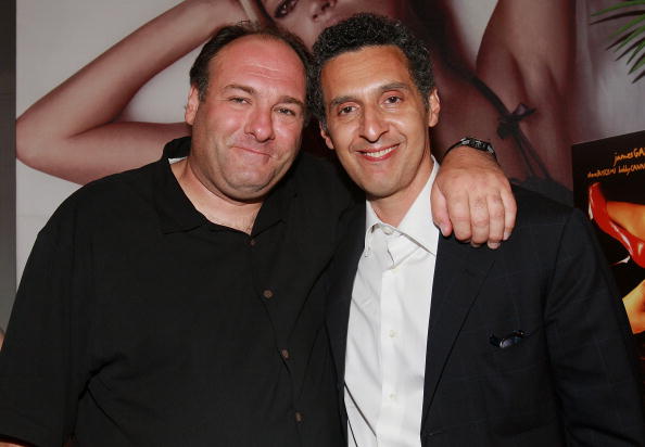 (E-D) James Gandolfini e John Turturro em 2007 (Foto: Getty)