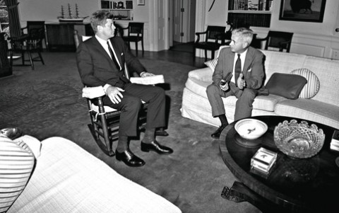 O presidente Kennedy com o embaixador Lincoln Gordon: o que foi que disseram?