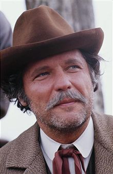 John Vernon em 1974