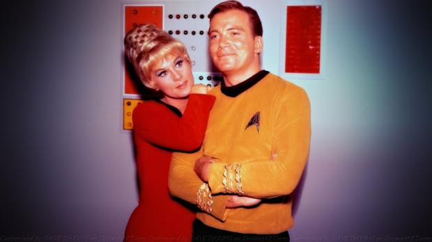 Grace e William Shatner em 'Jornada nas Estrelas' (Foto: CBS/Arquivo)