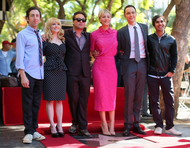 Kaley com os colegas de 'The Big Bang Theory' (Fotos: Mark Davis/Getty )