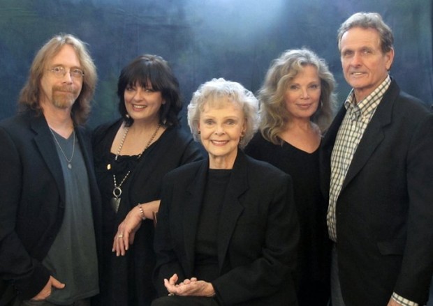 Elenco de 'Perdidos no Espaço' em 2011 (Foto: Angela Cartwright).