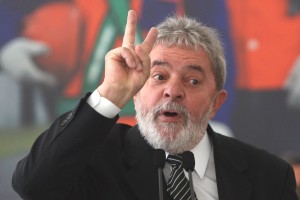 Lula:discursando: um dos seus esportes prediletos 