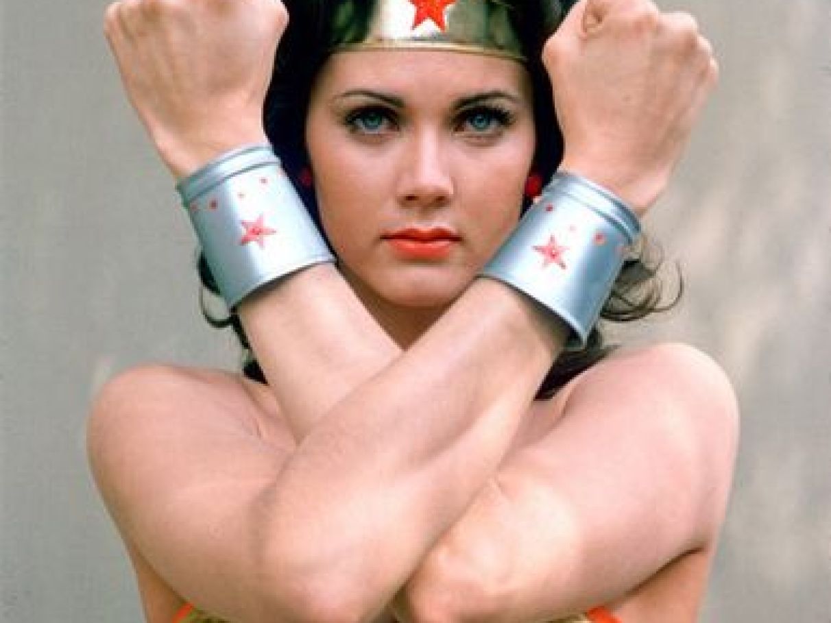 Lynda Carter Ainda é a Mulher-Maravilha | VEJA