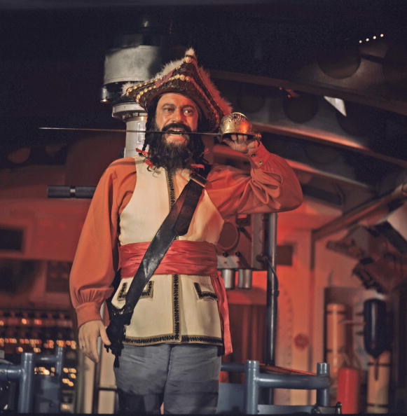 VOYAGE TO THE BOTTOM OF THE SEA