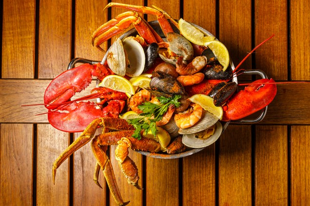 Em Baltimore, a maior cidade de Maryland, os pratos típicos são de frutos do mar, principalmente com caranguejo
