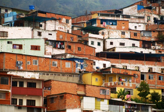 Favela em Mérida, na Venezuela: pobreza é terreno fértil para doenças de fácil prevenção (Foto Jorge Andrés Paparoni Bruzual/ Flickr)