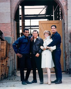 (E-D) Greg Morris (1933-1996), Steven Hill, Barbara Bain e Peter Lupus em 'Missão: Impossível' (Foto: CBS/Arquivo)