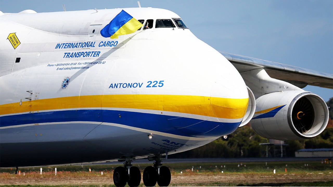 Antonov AN-225: O maior avião do mundo - 15/05/2016