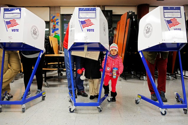 Eleitores votam em Manhattan, Nova York - 08/11/2016
