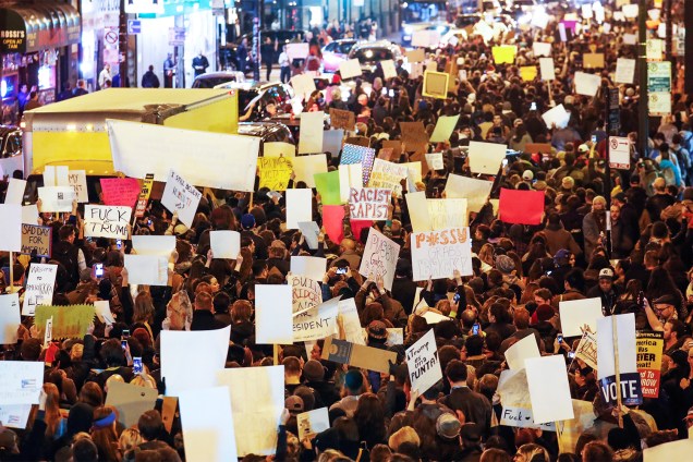 Manifestantes realizam protesto em Chicago, contra a vitória do republicano Donald Trump nas eleições presidenciais americanas - 09/11/2016