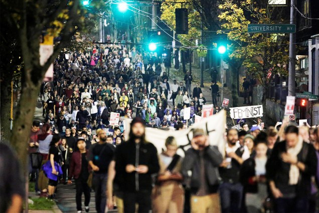 Manifestantes realizam protesto contra a vitória do republicano Donald Trump nas eleições presidenciais americanas, em Seattle - 09/11/2016