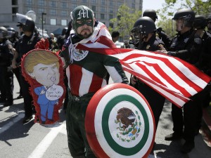 Capitão México: votos indiretos para o candidato insultado no cartaz
