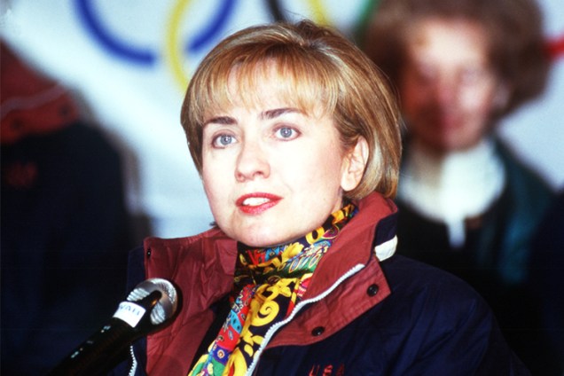 A ex-primeira dama Hillary Clinton discursa durante os Jogos Olímpicos de Inverno em Lillehammer, na Noruega - 12/02/1994