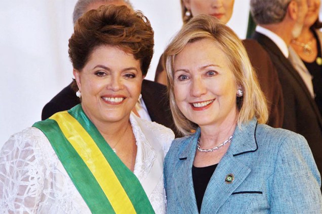 Dilma Rousseff com Hillary Clinton durante a posse para o primeiro mandato, em Brasília (DF) - 01/01/2011