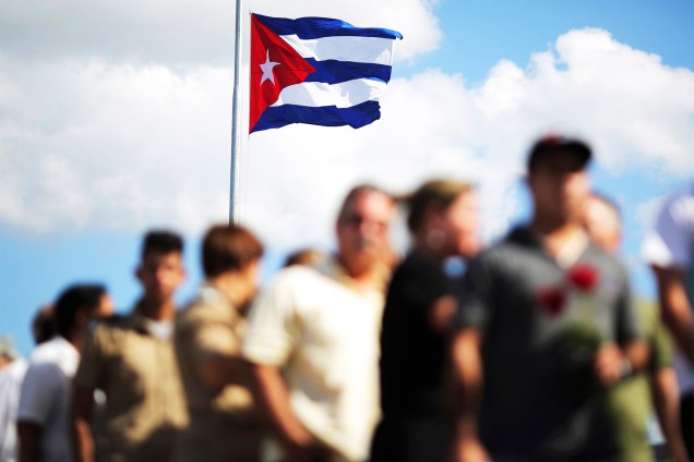 Bandeira cubana é vista na Praça da Revolução, no capital Havana, durante homenagens ao líder revolucionário Fidel Castro, morto aos 90 anos - 28/11/2016