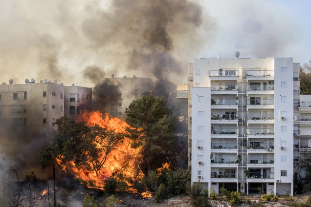 Incêndio atinge a cidade portuária de Haifa, norte de Israel - 24/11/2016
