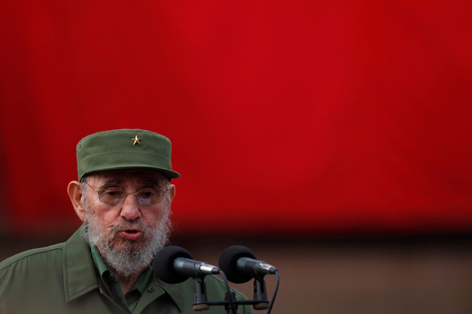 O ex-ditador cubano Fidel Castro fala durante as celebrações do 50º aniversário da criação dos Comitês para a Defesa da Revolução (CDR) em Havana em setembro de 2010