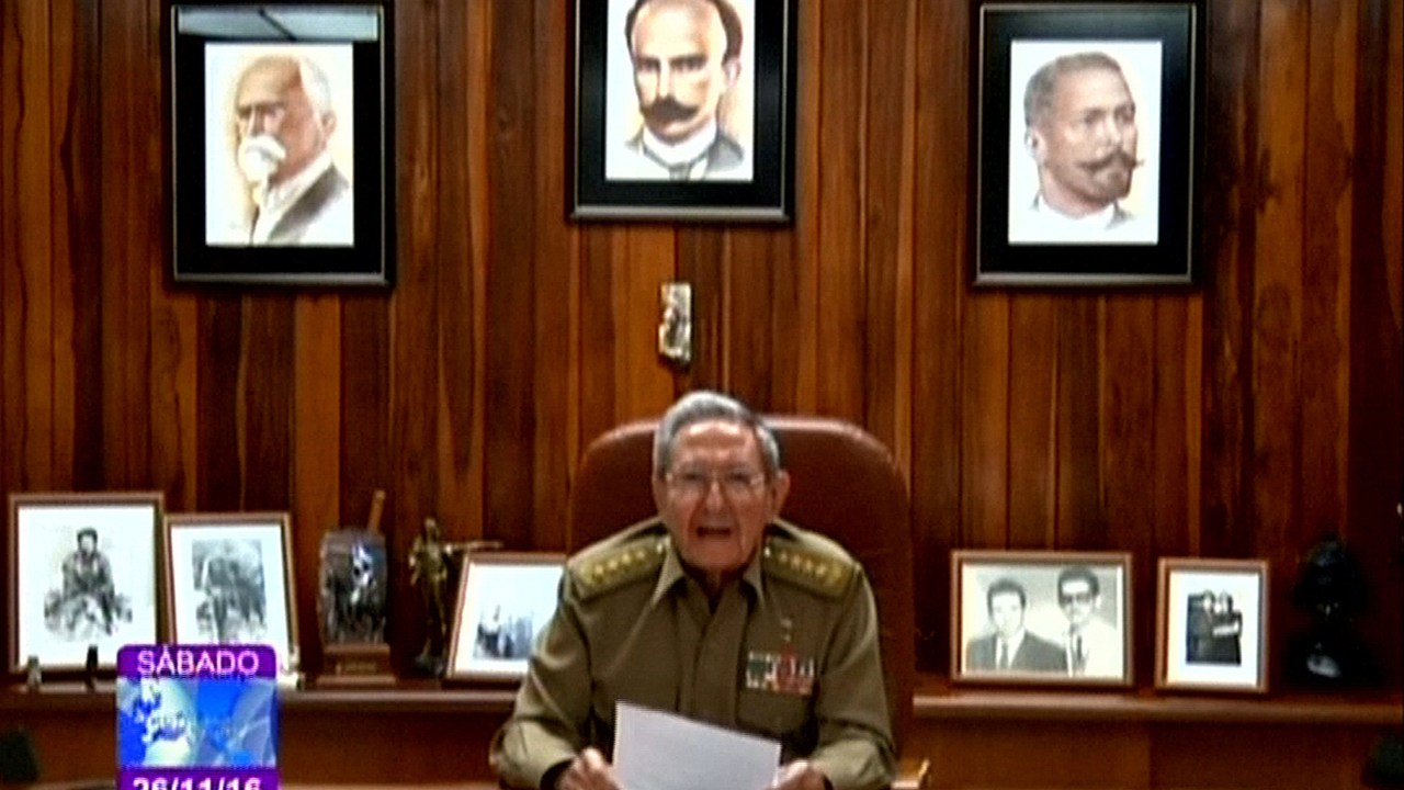 Raúl Castro anuncia a morte do irmão Fidel