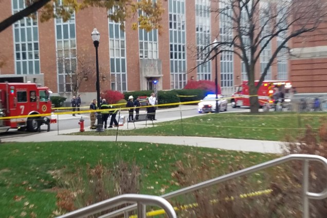 Polícia faz a segurança após tiroteio no campus da Universidade do Estado de Ohio (OSU) em Columbia - 28/11/2016