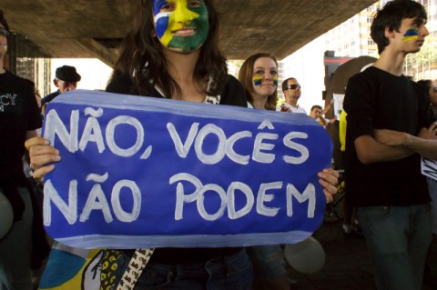 Aqui, mais uma vez, o "Não, vocês não podem", na imagem do fotógrafo Marcelo Pinheiro, um fiel leitor deste blog